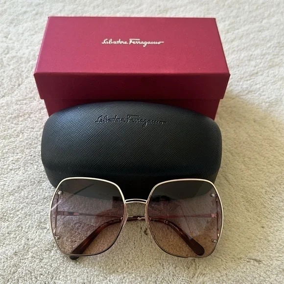 Ferragamo Gancio 62mm Gradient Square Sunglasses in Rose Gold/Violet - Picture 3 of 12